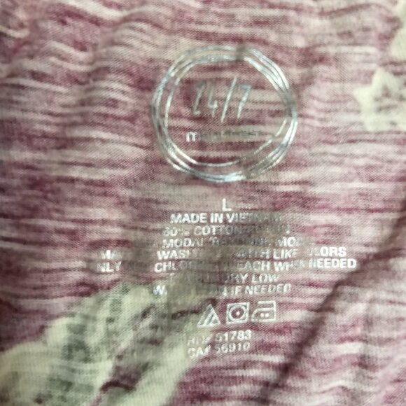 BOGO🎀 Bundle of 2 Autumn Red Tees- Sz Large - Picture 6 of 6